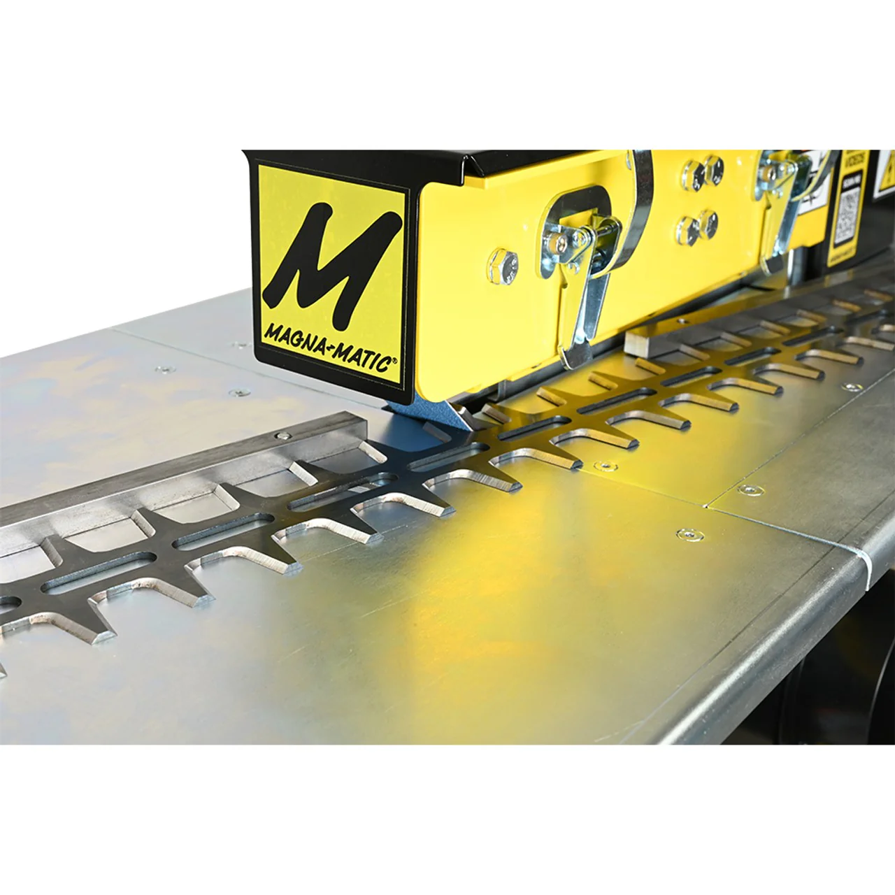 Magna-Matic MAG-6000 Hedge Trimmer Blade Sharpener with Stand - Image 4
