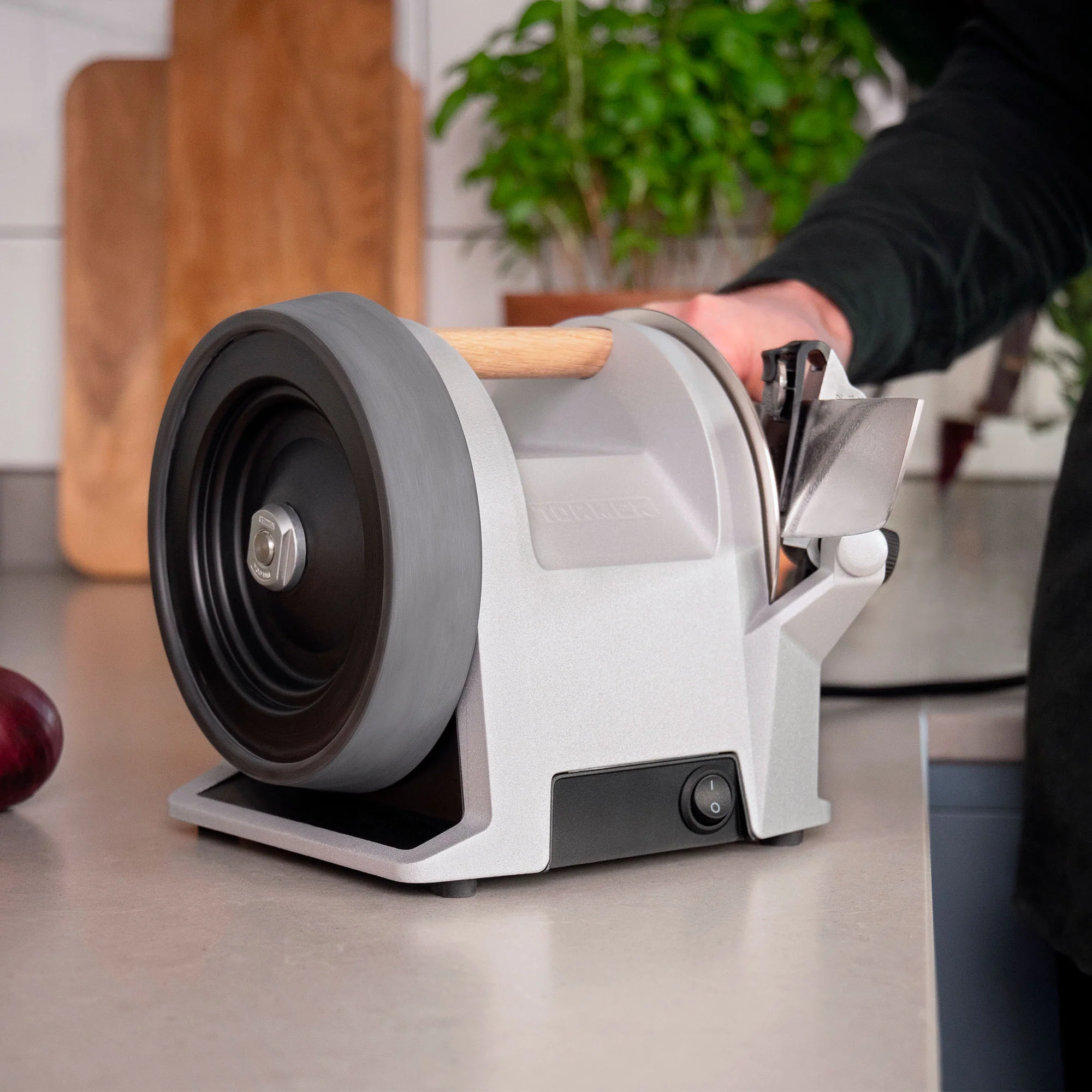 Tormek T-1 Kitchen Knife Sharpener - Image 10